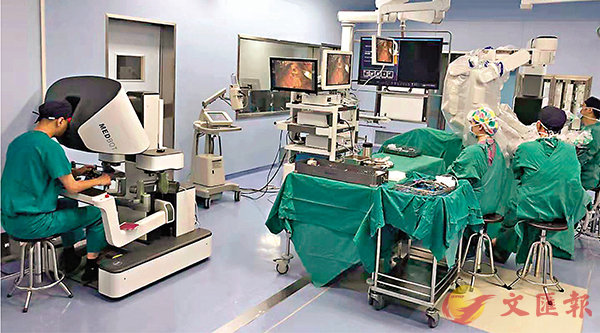■中國自主研發的圖邁腔鏡手術機械人完成RALRP手術。 香港文匯報上海傳真