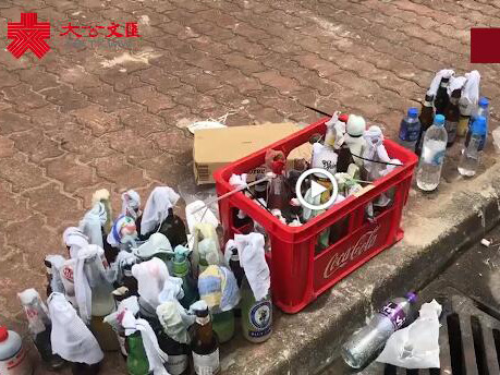 港中大現大量汽油彈及疑似油桶物品 