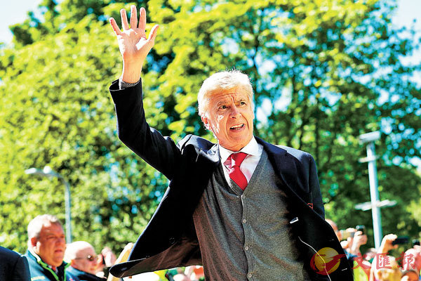 �����[���U���P�����@�H�ӡA�ܤ��w���@�~�b�C  �k�s��