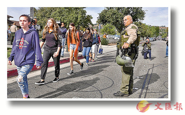 ���ǥͦbĵ��O�@�U�����C �k�s��