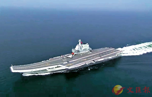 家門口例行訓練 國產航母穿越台灣海峽