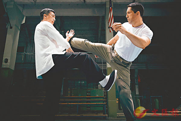 ���¤l���PScott Adkins�E�P���C