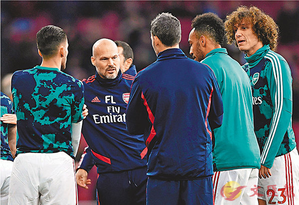 ���s��O�]���G�^�N�X���ݦu�ⶤ�C  ���z��