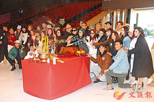 �����H�Q��U�ȰѻP���������A��D�@�����Q�C