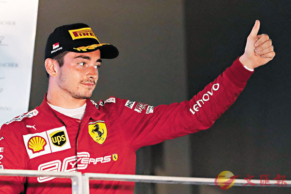 �����J��