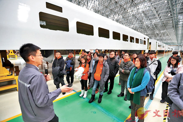 ���P�ǭ�ť�����K���Шä��ɹ��x�C �O�̿c�M  ��