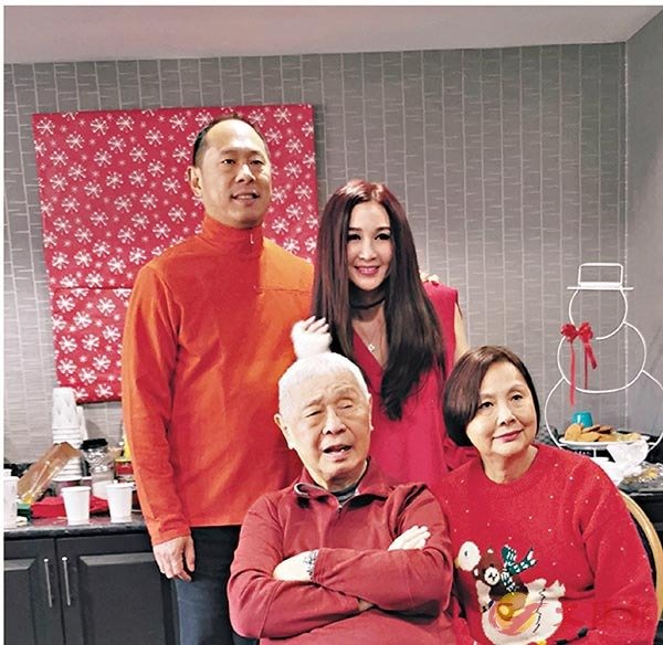 ���ź����N�P�Ѥ�Kenny�ΦѷݡB�����˼ƪ�s�~�C