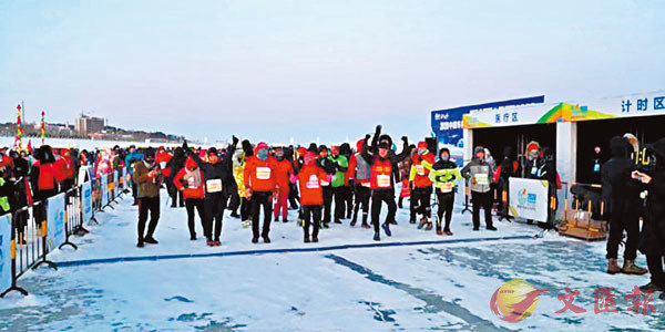 ���O2000���_�ӴH���ѥ[�F���]�½M�l�q�^�B�W���ԪQ�C�����׳��O�̤_���� ��