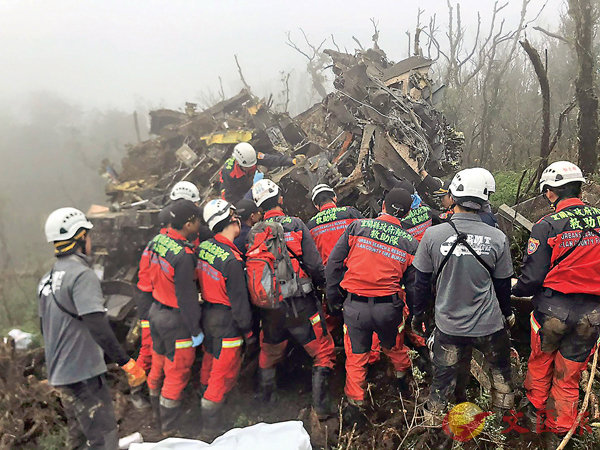 ��UH-60M���N���ɾ�2��Y���b�s�_�B�y����ɤs�ϡA�j�ϤH�����u�{���A�b�������e���n���m�ϡC ������