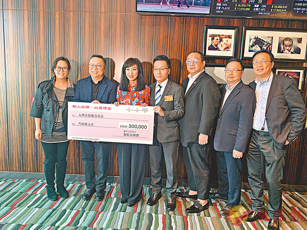 ���̳��N���s��^���鮽�X30�U���C