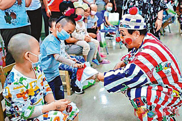 �������H�����զ�f�w��e�R�ߡC���W�Ϥ�