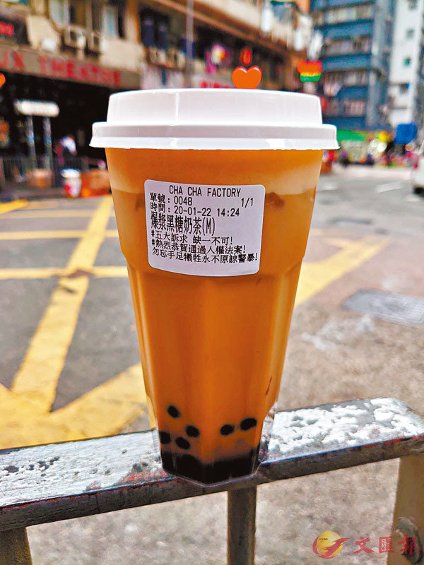 「警暴」噱頭奶茶索價28元。香港文匯報記者  攝