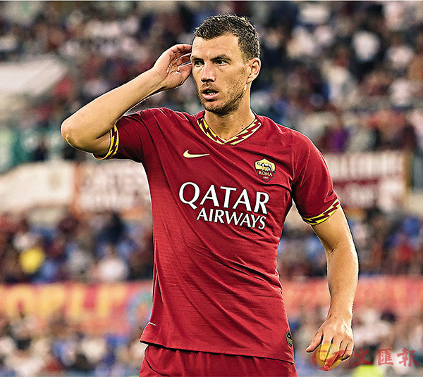 ù���e�W  �}����