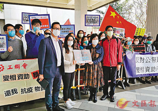 ���٪������p�Τu�p�|�䳡�@��ƤQ�H��ĳ�A���I�u�ܬ̬��W�A�ɰʬ���v���f���C