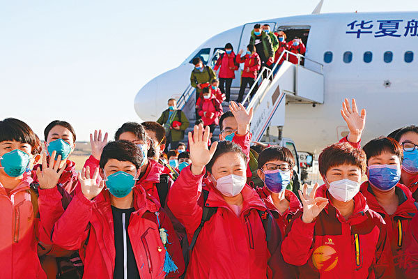 �� 17��A�f���ӹ�L�ĥ|�崩��_������103�W��������Z���w��F�Ȥt�e�F��ھ����C ���s��