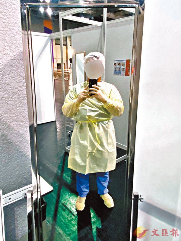 ■全套保護衣是周醫生與許多在亞博館工作醫護的唯一「武器」。 受訪者供圖