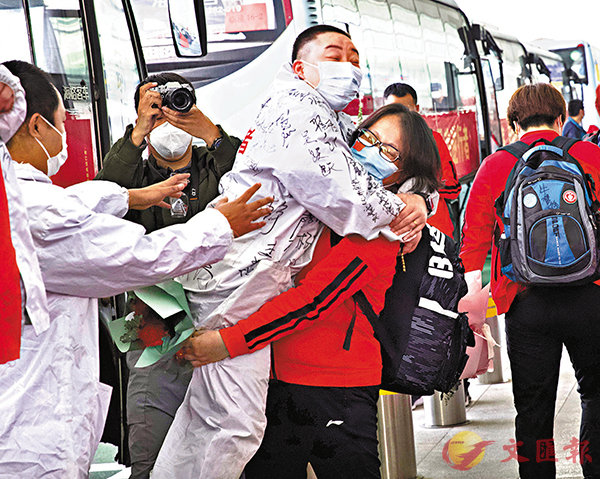 ���Z�~���Q��Ѱ����~�q�D�ޱ����I�C�Ϭ��@�W��ȤH���P�Z�~�y�P�Ƭ۾֡C ���p��