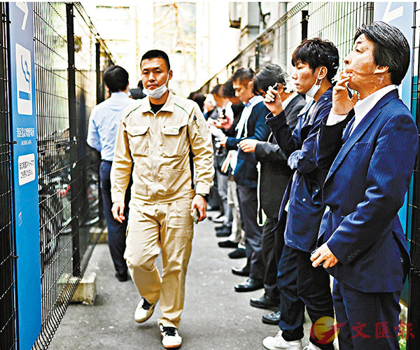 ���F�ʨ̵M�����֤H�~�X�C �k�s��