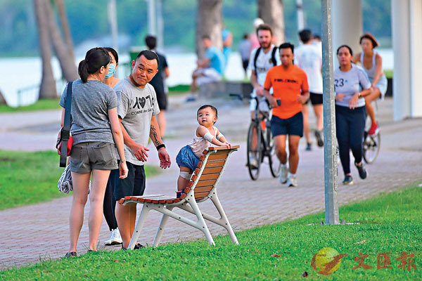 ��  �s�[�Y�Q�餴���j������L���f�n�e������C  �k�s��