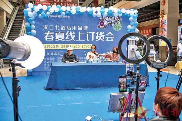 ��4��28��A����x����ʸ`�Y�N�W�u�C�j�դ��d�M�����O�A�ӬO���b�b�����O�̹�f�M���Q�C�Ϭ��Z�~�Ӥ᪽���u�a�f�v�C�s�ت�