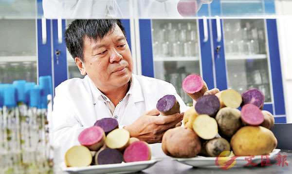 �� ���Աб»P�ǥͤ@�_���Q���a���s�~�ذ��|�C�����׳���w�ǯu