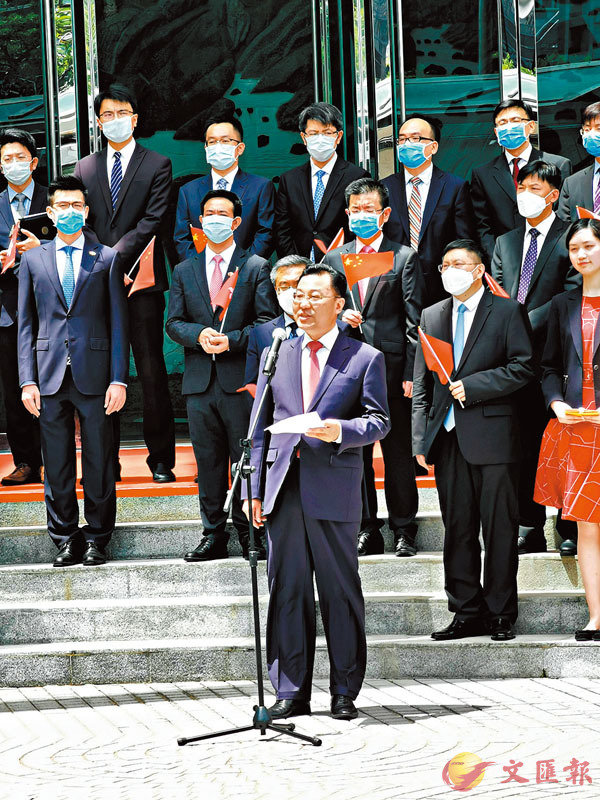■ 謝鋒在外交公署升旗儀式上致辭。  香港文匯報記者 攝