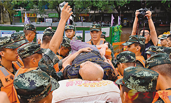 ��8��18��A�b�֤s�������ϡA�ϴ��H���N�Q�x�s���ಾ�U��C �s�ت�