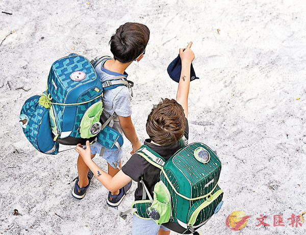 ���f�L���������A�ǥͭ��^�ҫǡC �k�s��