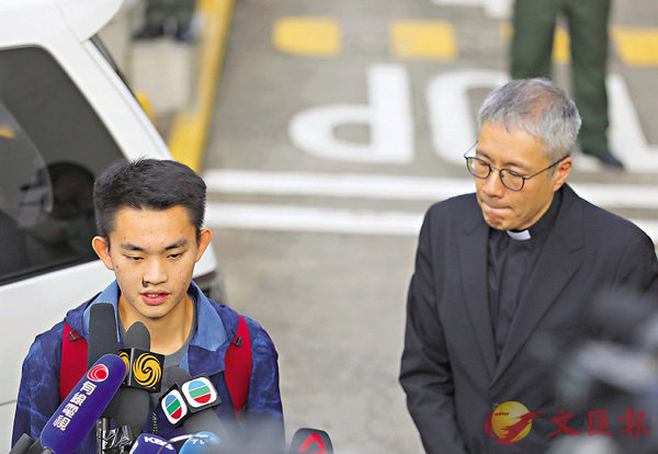 �����P�γq�L�ޯE��o������A�V��m�֤k�������P�p�A�ê��ܦۤv�n�u�x���Q�k�u�@�����L���ܹL�v�A�|�Ы߮v�w�ƨ�x�W�ۭ����ơA�u�ЧA�]��ߡC�v ��ƹϤ�