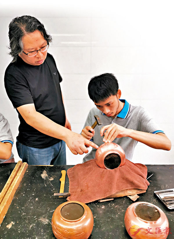 �����T�x�]���^�b���ɨ�l���e�i���������C�����׳��O�̤��p  ��