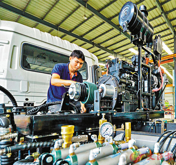 ���H�ӤT�u�׮��O�^�x�M�u��11�v����E�A���ֻs�y�u�t�q�����^�x�A�H�Ż⬰�D���s�y�~�Τu���t���N�C�Ϭ����e�u�H�b���X���ζm�Ϥ@�a�˳ƻs�y���~�Ͳ������u�@�C ��ƹϤ�