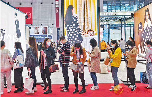 �� �[���b���O�]�ƪ��s�C �����׳��O�̤ն�ã ��