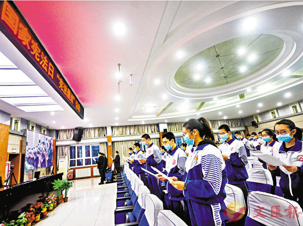 ���Q��O����ĤC�Ӱ�a�˪k��C�Ϭ��sæ�Ͳ��س]�L�βĤG�����|��u�˪k��Ū�v���ʡA�ǥ̸ͭ��Ӻ��������@�P��Ū�m���ؤH���@�M��˪k�n�������`�C ���s��