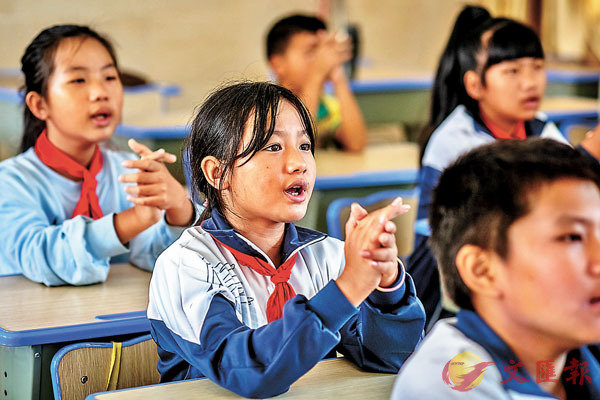 �����n11�Ӫ��L���کM�H�f���֥��ڹ�{��ڲ�h�C�Ϭ��b���n�٫㦿�����ڦ۪v�{�y�����j���a��������]�����Ϯ�O�p�ǡA�ǥͦb�Ы��ؤW�ҡC��ƹϤ�