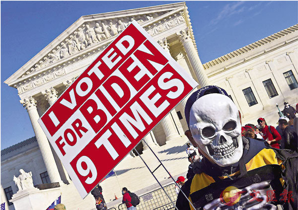 �����u�S���v�b�̰��k�|�~�ܫ¡A�ٶ¤j��X�{���Ƨ벼�C �k�s��