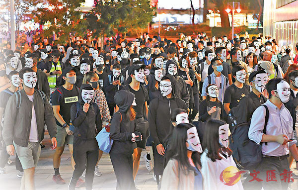 ■大批戴上面具及蒙面的示威者非法集結。 資料圖片