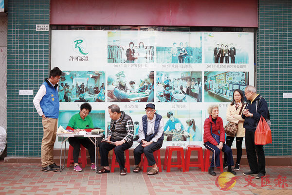 ���̱��e�A�L�դ@�P���|����U��{�q�����A�E�@�E�A���ѡC