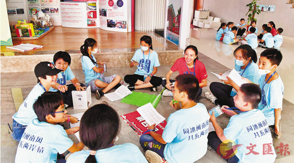 ���B���@���ܡA�⩤�P�M���񨫦n���}�B��[���w���O�C�Ϭ��h�~10��A�Ӧۺ֦{�B�H���B�u�{���⩤���p�ǥ͡A�ѥ[�ԫn��Ƭ�Ǥ��ȡC ��ƹϤ�