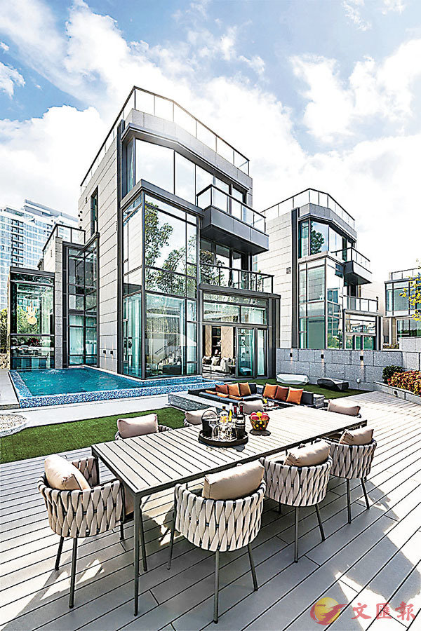 ���٪������C�W���v�Шt�CThe Manor by Le Pont�̷s�i��33���ܽd�v�СC