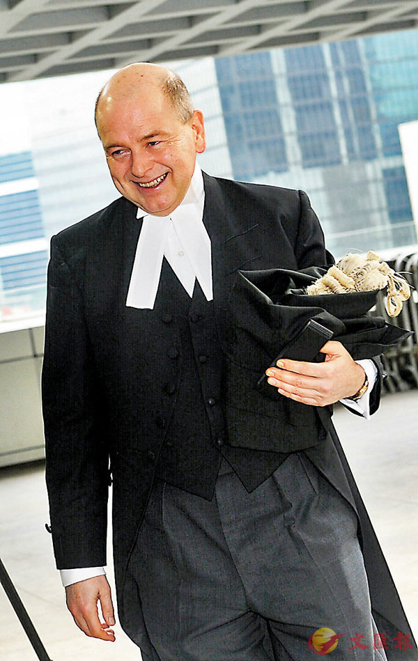 ��David Perry      ��ƹϤ�