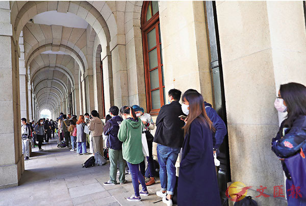 ● 黎智英保釋上訴案在終審法院審理,大批市民排隊旁聽。香港文匯報記者 攝