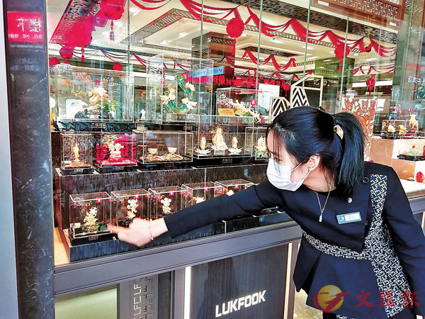 �� �`�`�X�x�s�F���ʶ����]�_���~�o�i�A�Ϭ��U�Ȧb��ꤻ�֯]�_�o���e���ʪ����C�����E ��