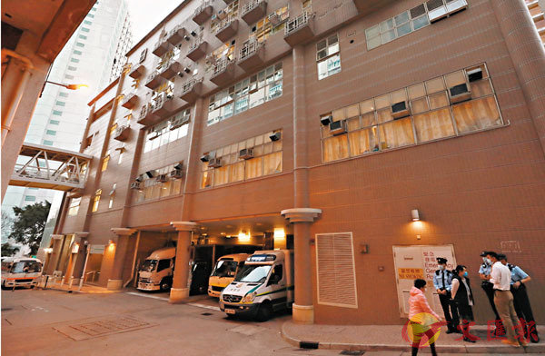 ●順利�h圓玄護老院暨長者日間護理中心，院友緊急撤離。 香港文匯報記者  攝