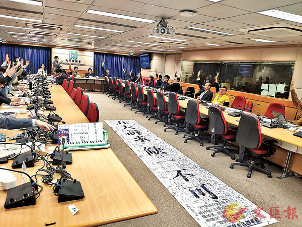 ���u�󪣬��v��ĳ�����M�q�L�h���u���ü��ɡv��ĳ�C ��ƹϤ�