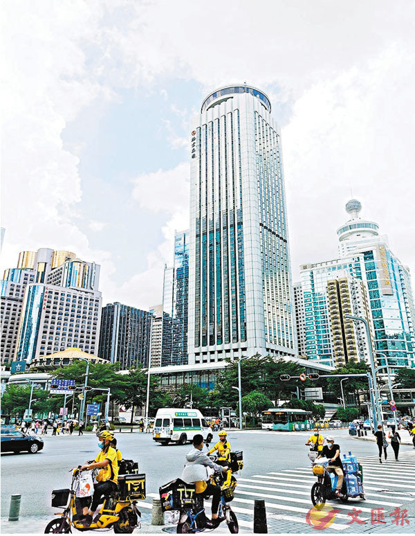 ●深圳羅湖將在國貿大廈打造粵港澳大灣區免稅城。 香港文匯報記者李望賢  攝