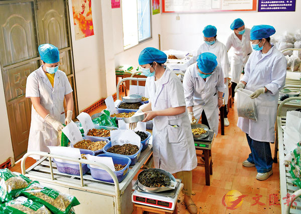 �� ���n���R�������V����|���s���Ĵ����A�K�O�e���ܬ̤@�u�u�@�̡B�~�a�j���s�����C�s�ت�