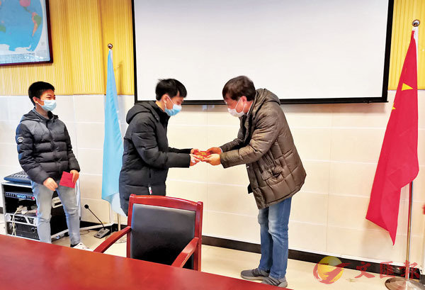 �� ����]�k�@�^�N���N�w���x�Ө�|�V�Ǥl�̵o��߳h�U�Ǫ��C�����׳�����ǯu