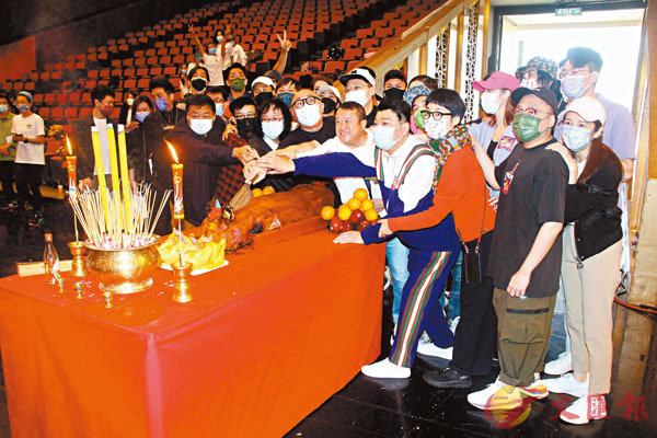 ���Ӱ��v��@�������D�����������C