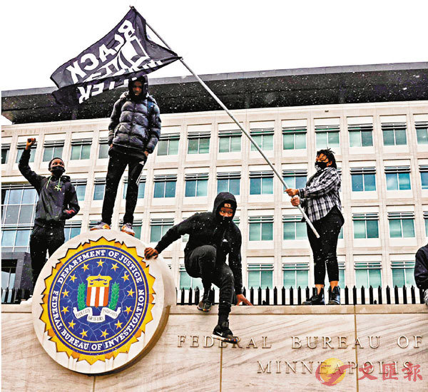 �� �ܫª̦b�p���լd���]FBI�^�������~��ĳ�C ���z��