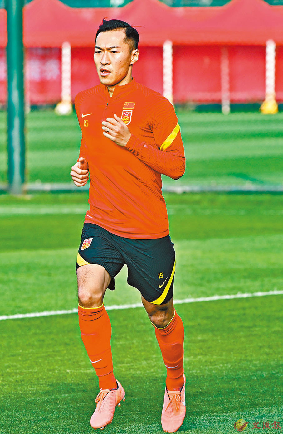 ���d�f�Ʊ�ۤv�i�󤤳��a�өӤW�ҤU�@�ΡC  �s�ت�